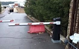 Автоматический шлагбаум